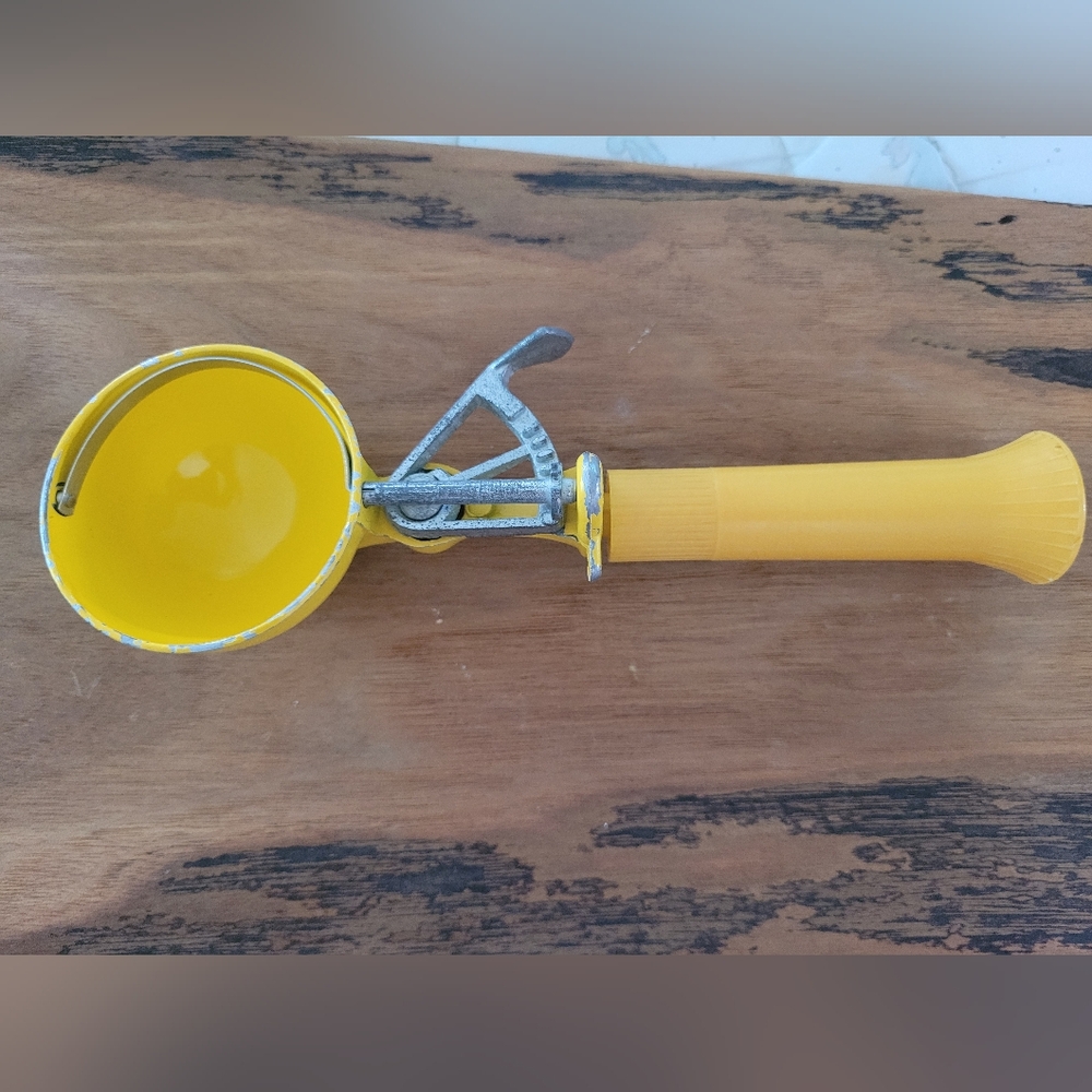 Vintage Levco Japan Ice Cream Scoop Yellow